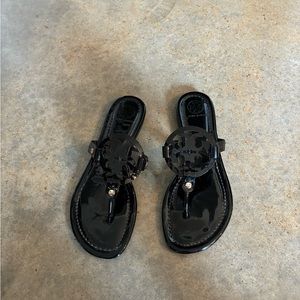 TORY BURCH MILLER PATENT SANDAL, 8.5
